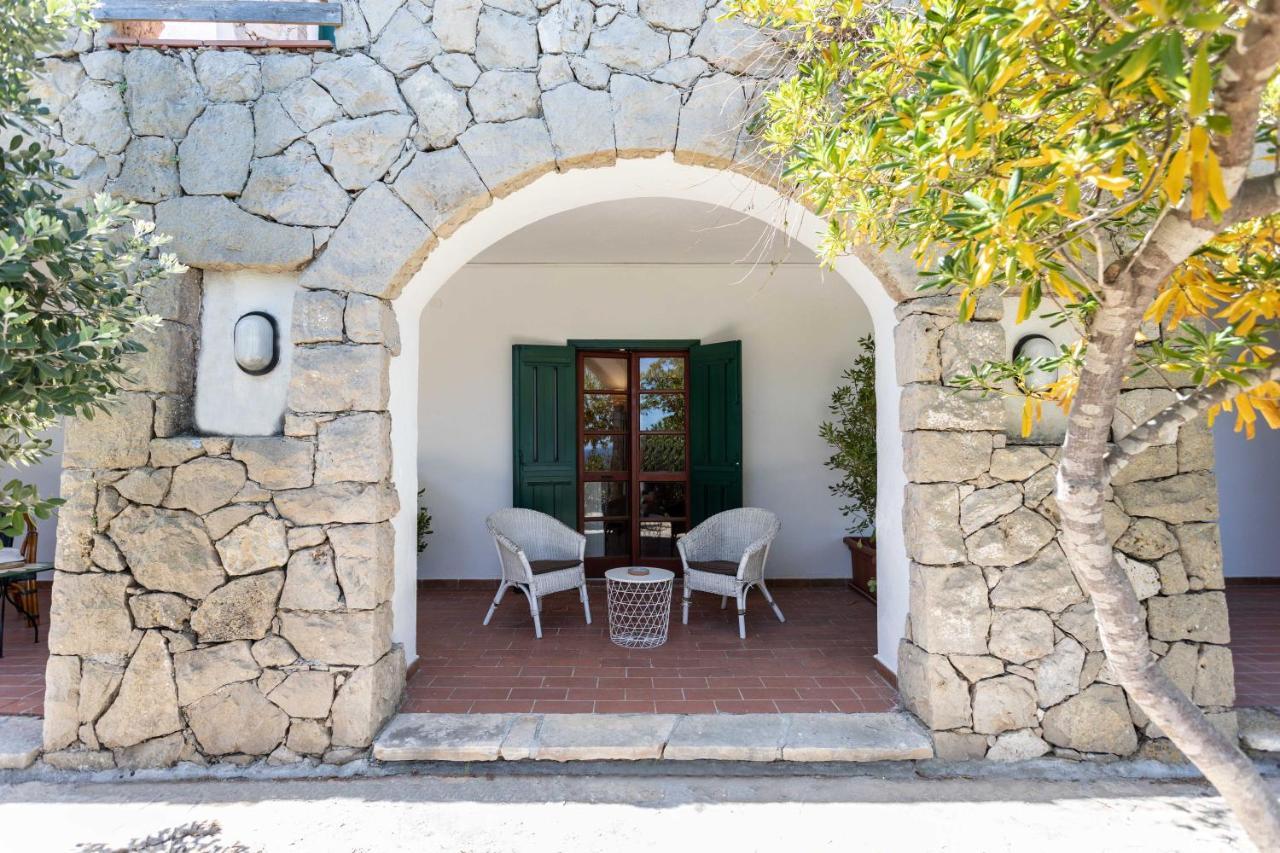 카스트로 Il Posto Delle Fragole B&B 외부 사진